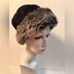 Preston & York Elegant Vintage Black Hat with Faux Fur Trim